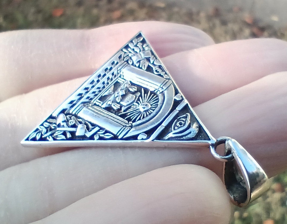 925 Silver seeing eye Egyptian son God pendant CH92
