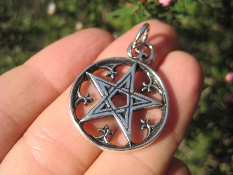 925 Sterling Silver Wicca Pentagram Pendant Necklace A30