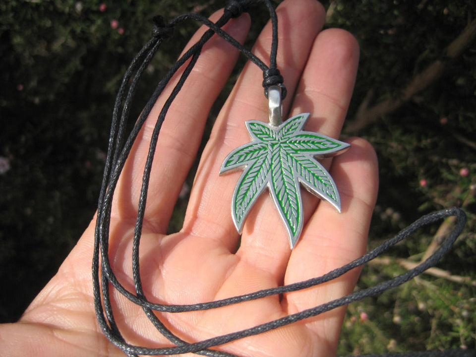 Metal Pewter Marijuana Leaf Hemp Pendant Necklace A48