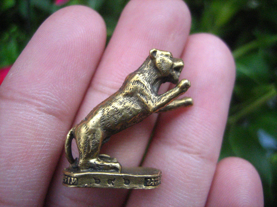 Brass Metal Lucky Tiger Amulet  Statue Buddhist Blessing A6