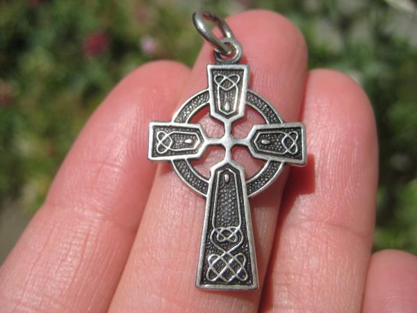 925 Silver Celtic Christian Irish English Knot Circle Cross A14