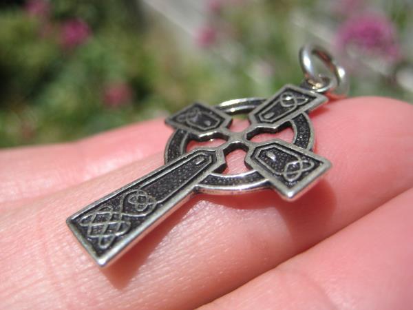 925 Silver Celtic Christian Irish English Knot Circle Cross A14