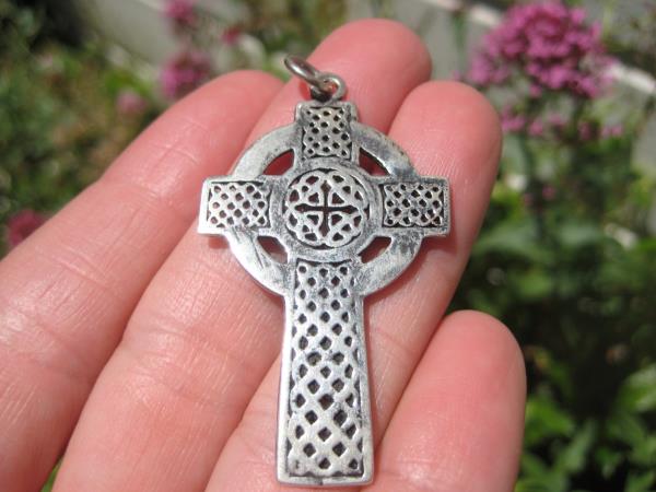 925 Silver Celtic Christian Knot Circle Cross Pendant