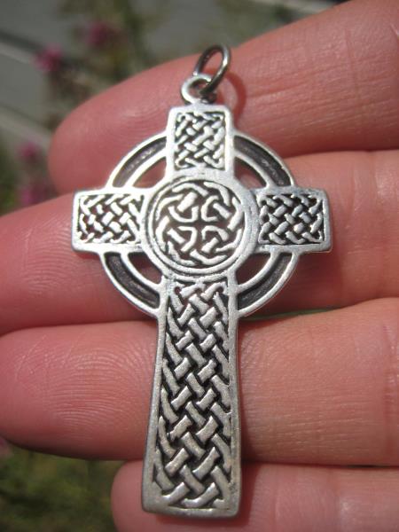 925 Silver Celtic Christian Knot Circle Cross Pendant