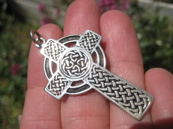 925 Silver Celtic Christian Knot Circle Cross Pendant