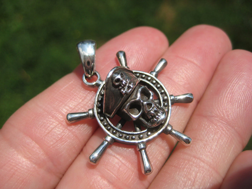 925 Silver Pirate Skull Boat Ship Captain's Wheel  A2733