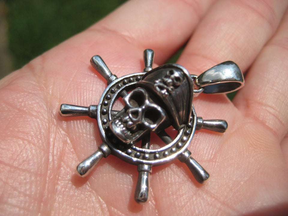 925 Silver Pirate Skull Boat Ship Captain's Wheel  A2733