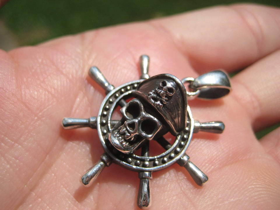 925 Silver Pirate Skull Boat Ship Captain's Wheel  A2733