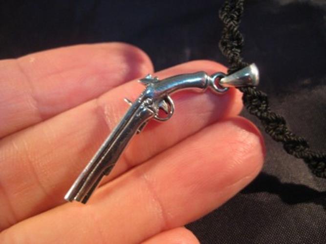925 Silver Antique Style Gun Revolver Pistol Musket pendant necklace  A2850