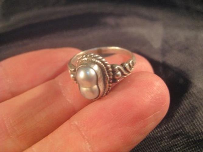 925 Silver Pearl ring Nepal Jewelry art Size 6.25 AN2866