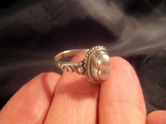 925 Silver Pearl ring Nepal Jewelry art Size 6.25 AN2866
