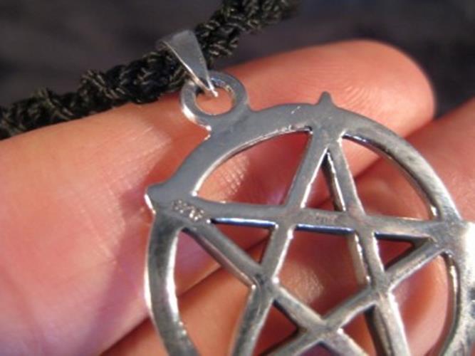 Large 925 sterling silver wicca inverted pentagram pendant necklace N3366
