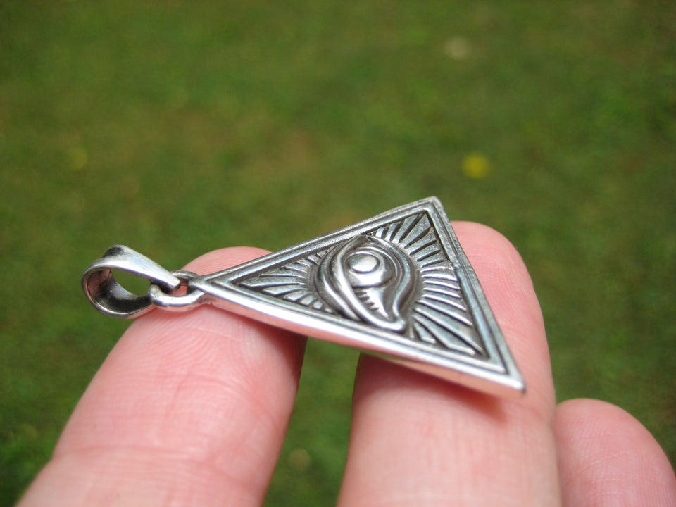 925 Silver Egyptian Seeing Eye Free Mason Masonic Pyramid Pendant A3237