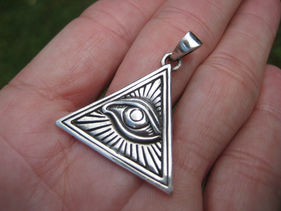 925 Silver Egyptian Seeing Eye Free Mason Masonic Pyramid Pendant A3237