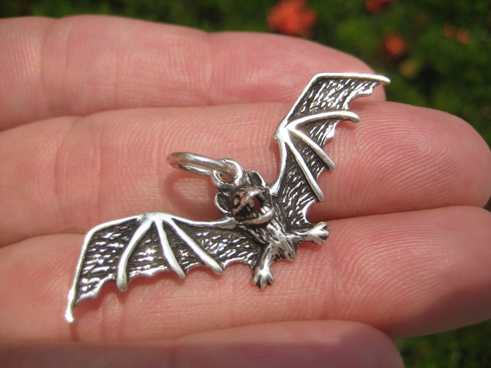 925 Silver Cute Bat  ( Vampire  Bat ) Pendant Necklace A11