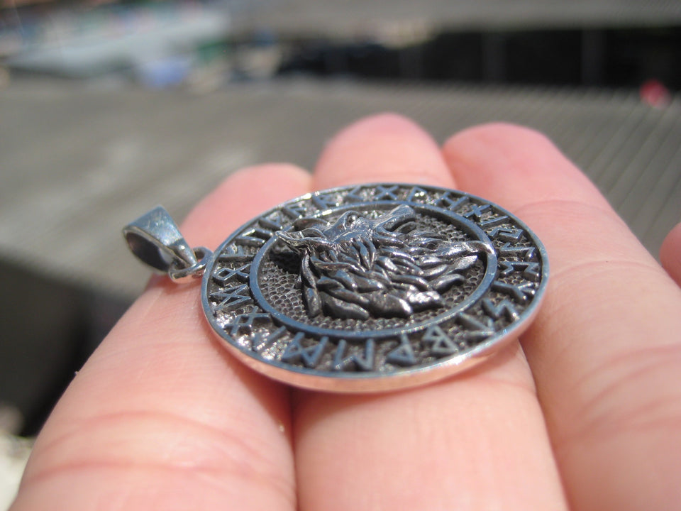 925 Silver Celtic Viking Norse Runes Wolf Pendant Necklace A18