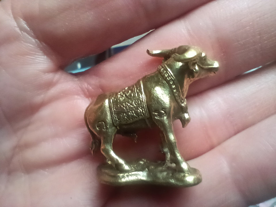 Brass metal Thailand amulet statue cow bull  1.1"