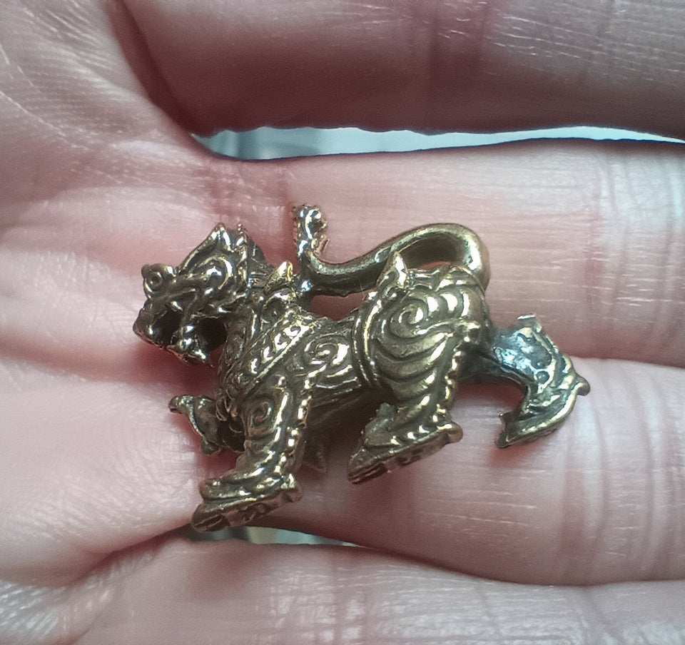Brass metal foo dog statue Amulet Thailand