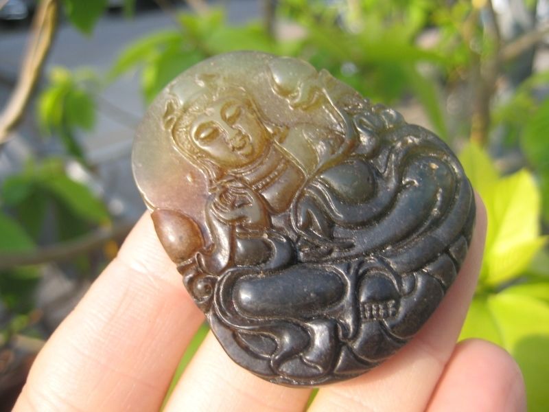 Natural Jade Kuan Yin Guan Yin  Pendant Amulet talisman stone carving  A8