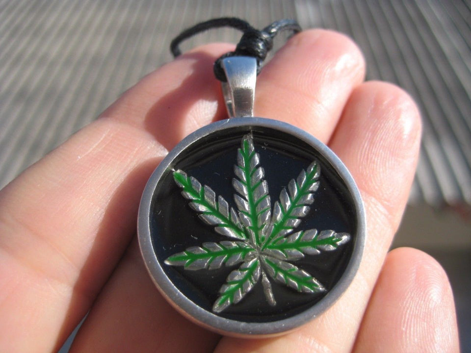 Metal Pewter Marijuana Leaf Ganja Hemp Pendant Necklace A37