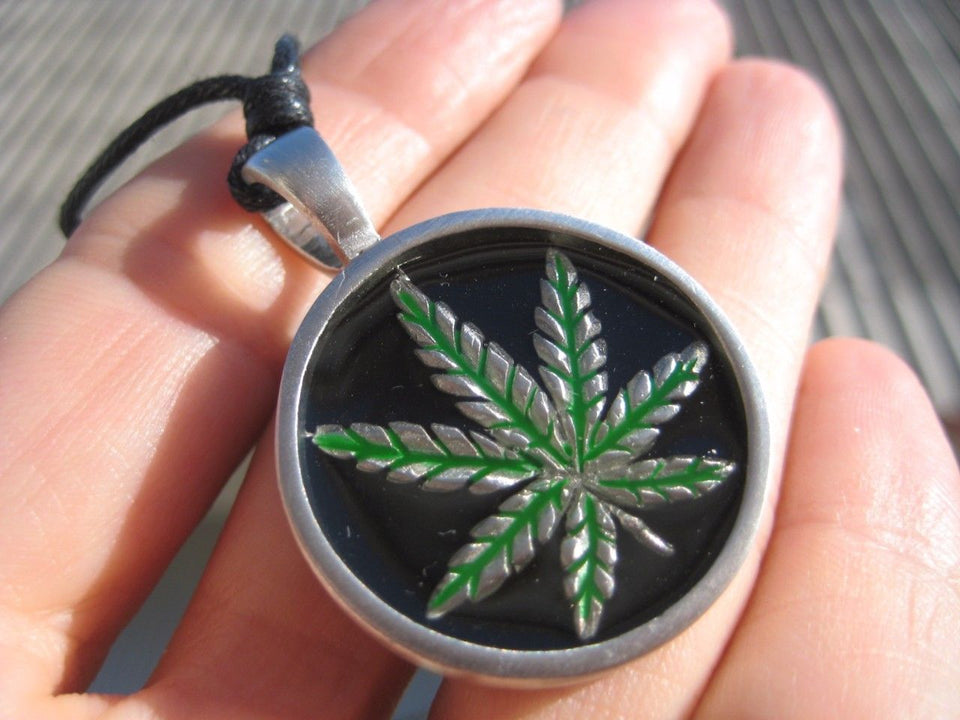 Metal Pewter Marijuana Leaf Ganja Hemp Pendant Necklace A37