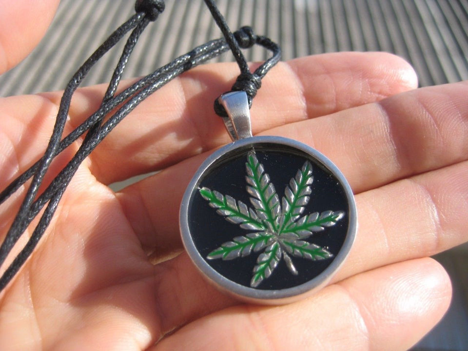 Metal Pewter Marijuana Leaf Ganja Hemp Pendant Necklace A37