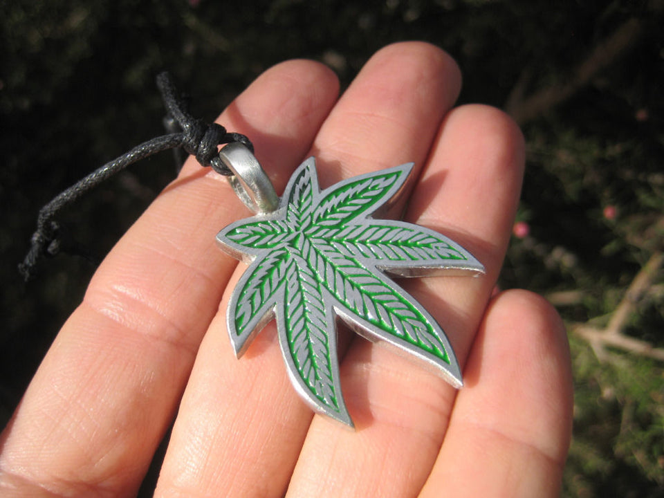 Metal Pewter Marijuana Leaf Hemp Pendant Necklace A48