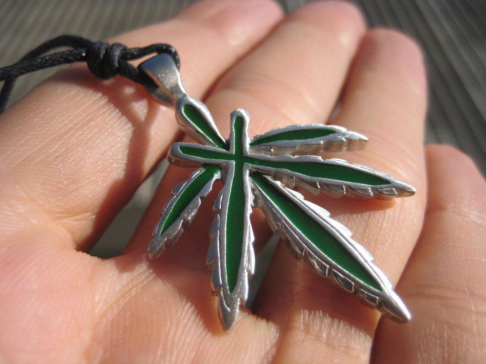 Metal Pewter Marijuana Leaf Ganja Hemp Pendant Necklace A35