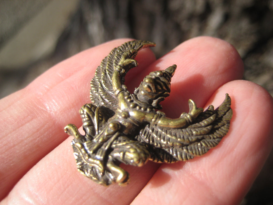 Brass Metal Garuda Bird Buddhist Hindu Statue Amulet Snake Bite Protection A745