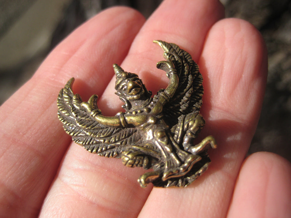 Brass Metal Garuda Bird Buddhist Hindu Statue Amulet Snake Bite Protection A745