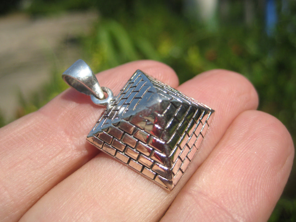 925 silver Egyptian Pyramid pendant necklace A16