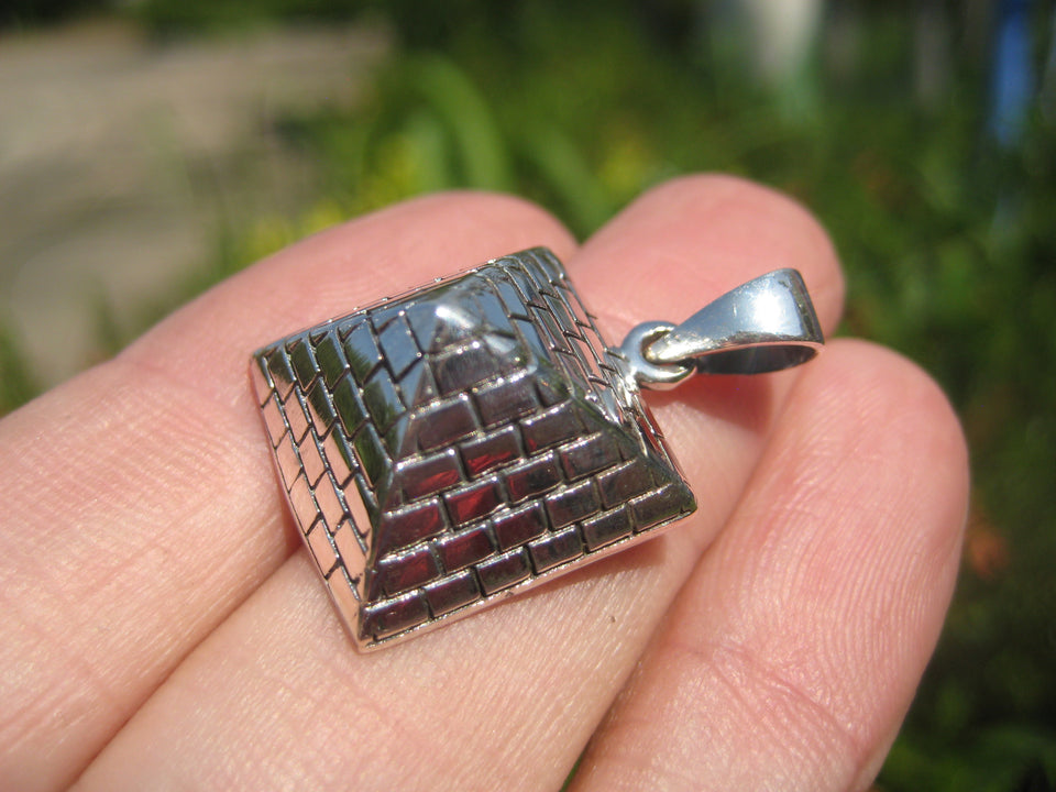 925 silver Egyptian Pyramid pendant necklace A16