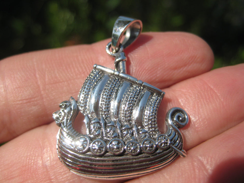 925 Silver Viking boat ship pendant necklace A23