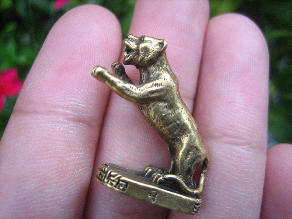 Brass Metal Lucky Tiger Amulet  Statue Buddhist Blessing A6