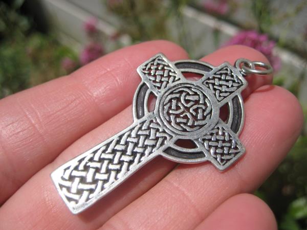 925 Silver Celtic Christian Knot Circle Cross Pendant