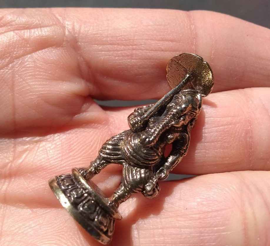 brass metal Ganesh with umbrella statue Thailand np74