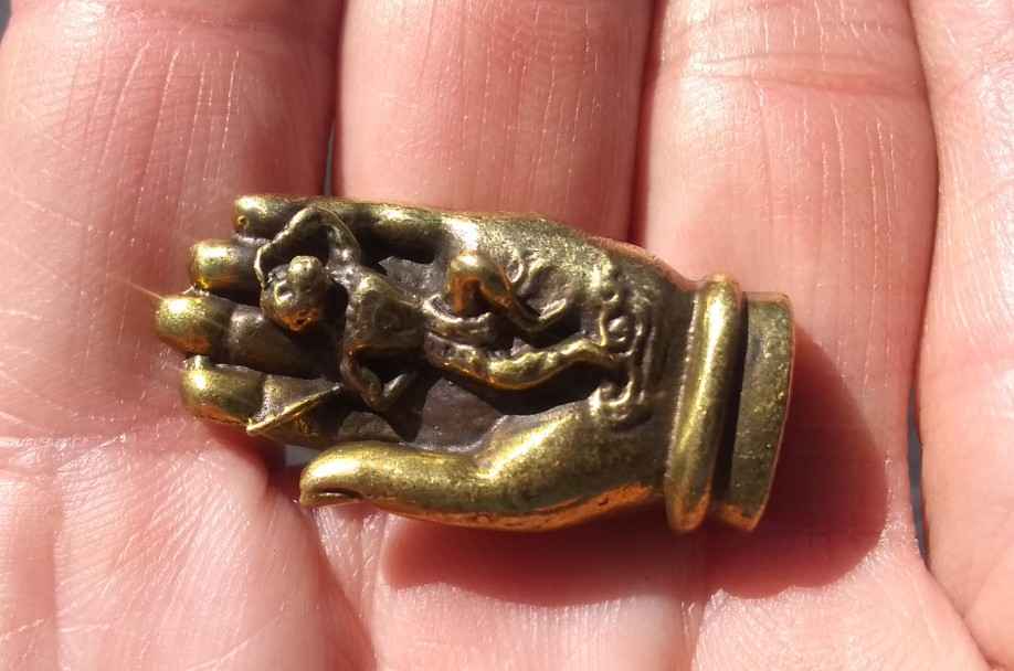 Brass metal hamsa hand of God amulet statue Thailand pb72