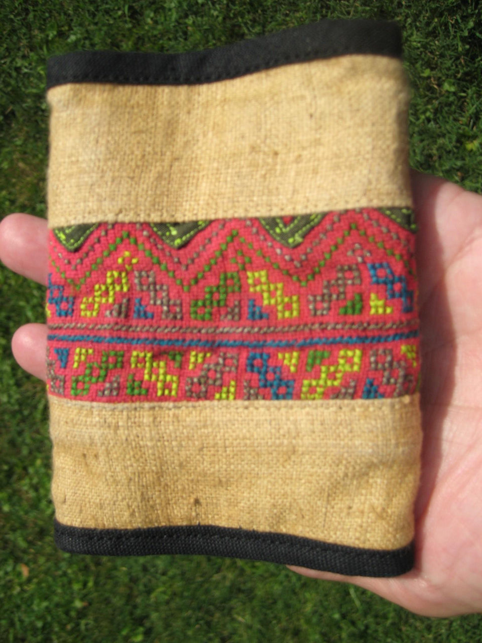 Hemp  tri fold Wallet Indian Embroidery from Thailand A6792