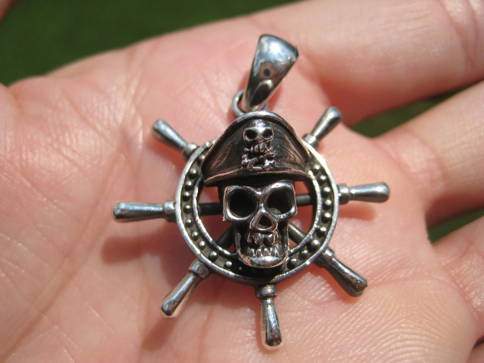 925 Silver Pirate Skull Boat Ship Captain's Wheel  A2733