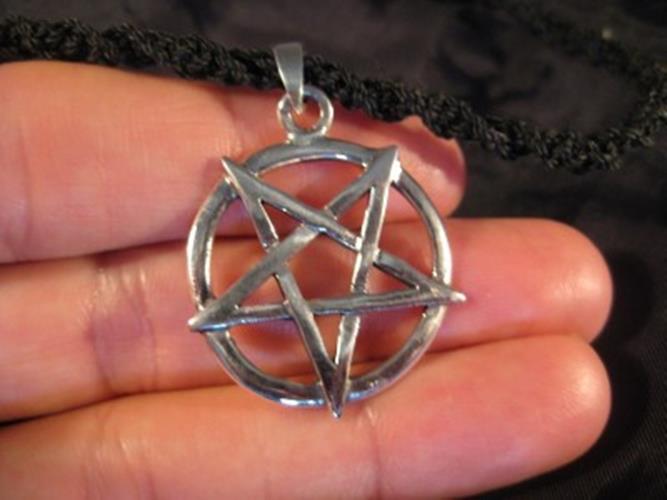 Large 925 sterling silver wicca inverted pentagram pendant necklace N3366