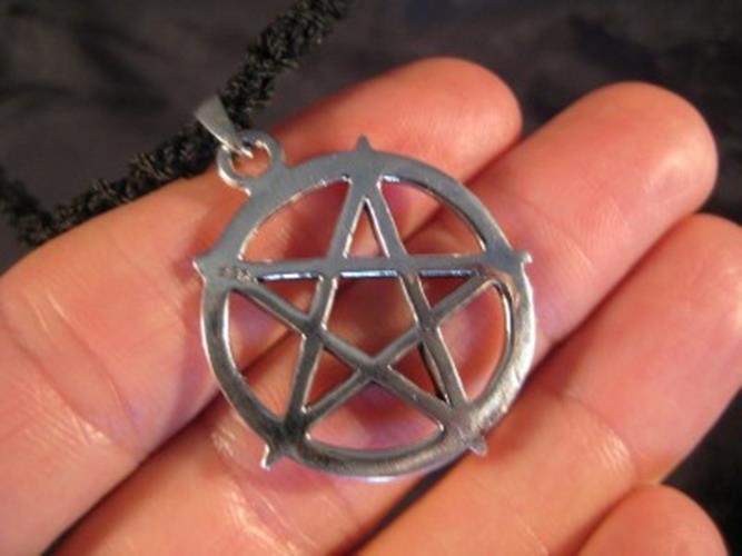 Large 925 sterling silver wicca inverted pentagram pendant necklace N3366