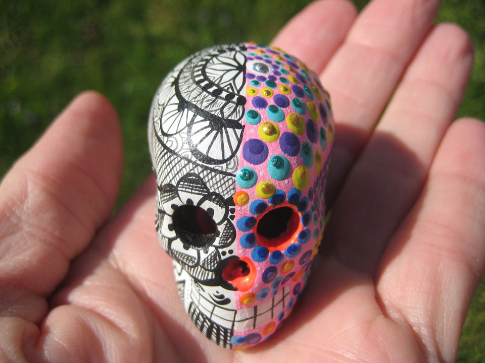 Ceramic Painted Skull Day of The Dead Pinta de Agua Taxco Mexico A92644