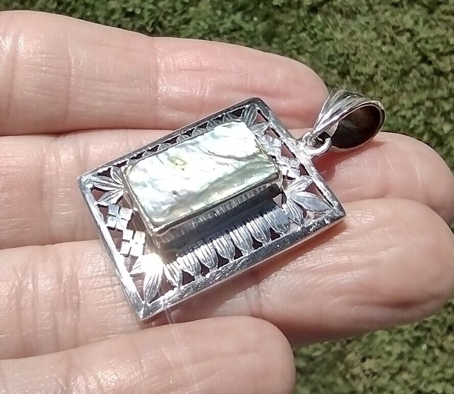 Mother Of Pearl Shell 925 Silver Pendant Nepal CH4755