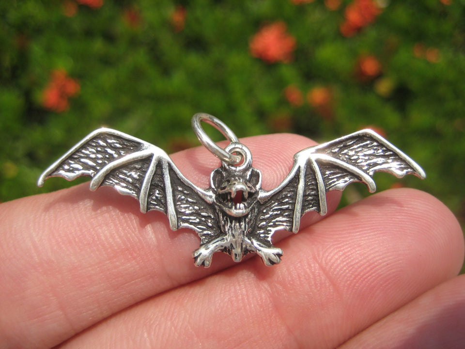 925 Silver Cute Bat  ( Vampire  Bat ) Pendant Necklace A11
