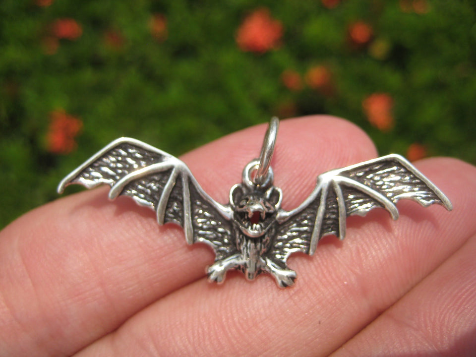 925 Silver Cute Bat  ( Vampire  Bat ) Pendant Necklace A11