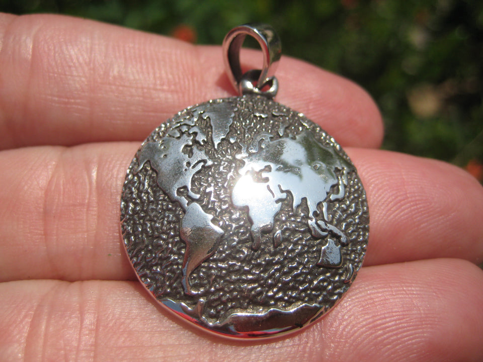 925 Silver World Map Globe Pendant Necklace A45
