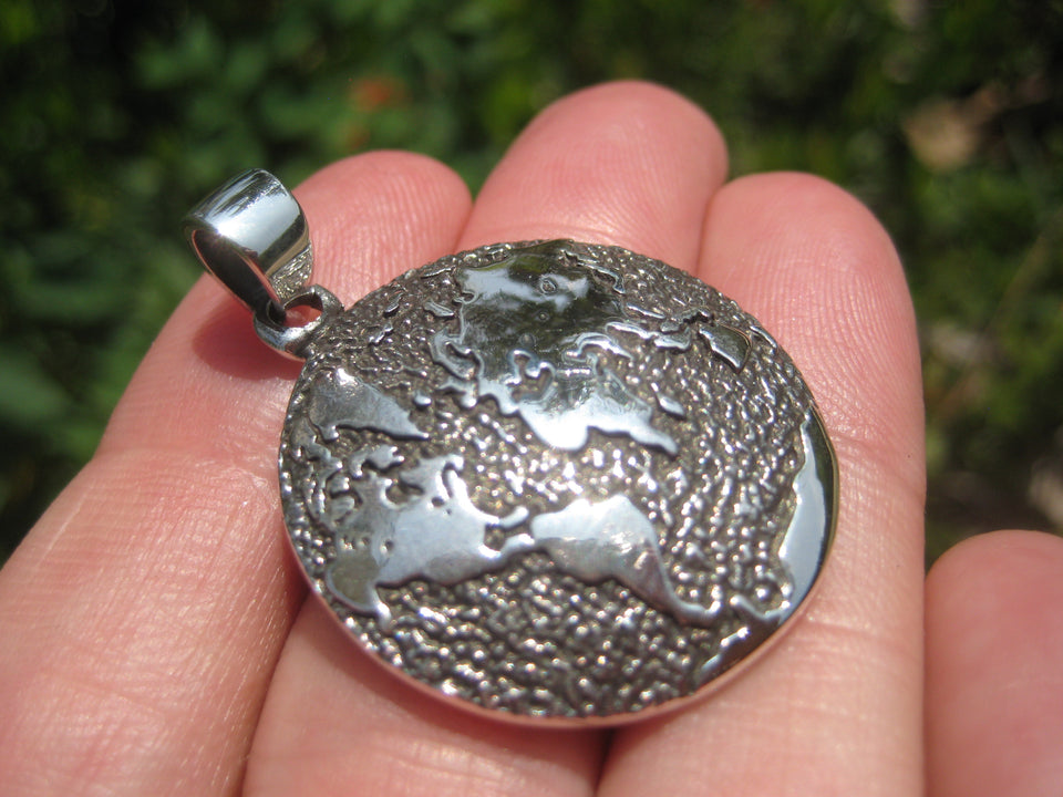 925 Silver World Map Globe Pendant Necklace A45